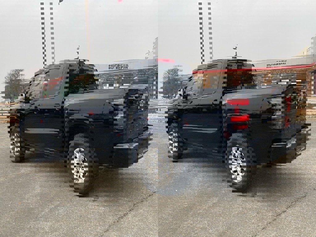 Used 2024 Nissan Frontier SV image 7