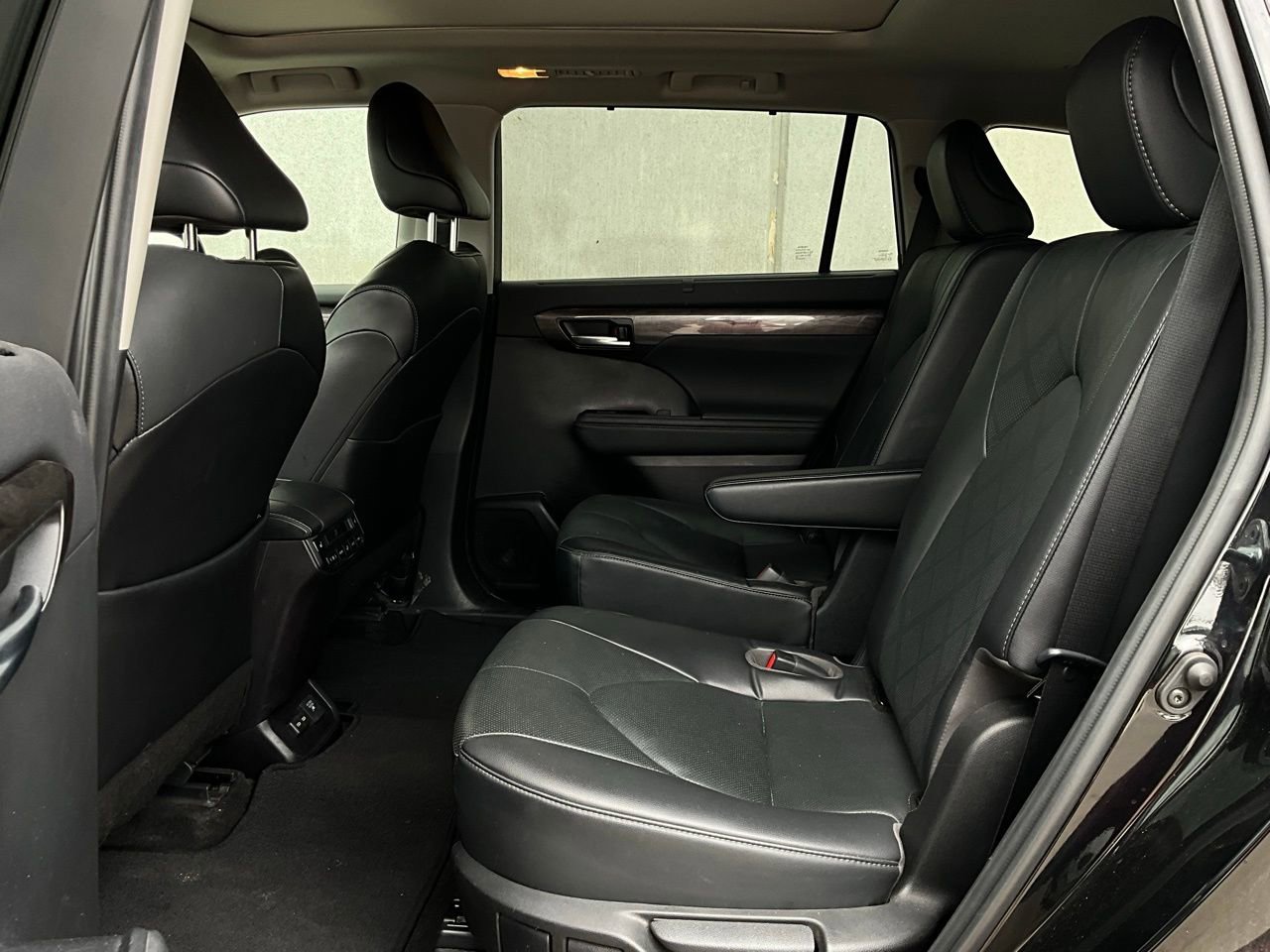 Used 2023 Toyota Highlander Platinum image 12