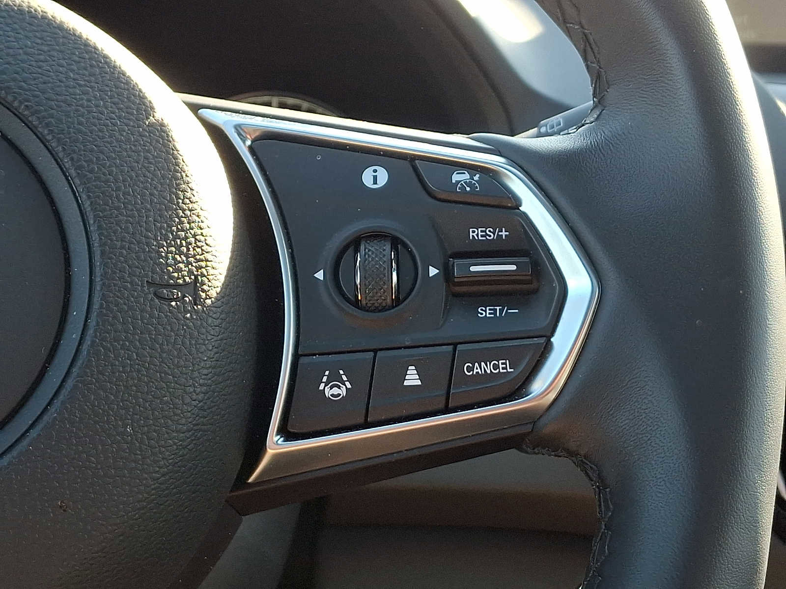 Used 2026 Acura RDX SH-AWD image 23