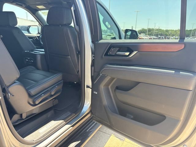 Used 2025 GMC Yukon XL Denali AWD/4WD image 30