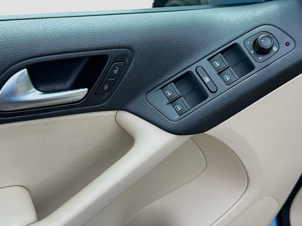 Used 2017 Volkswagen Tiguan S image 21