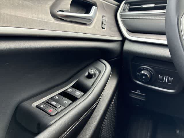Used 2023 Jeep Grand Cherokee L Limited AWD/4WD image 39