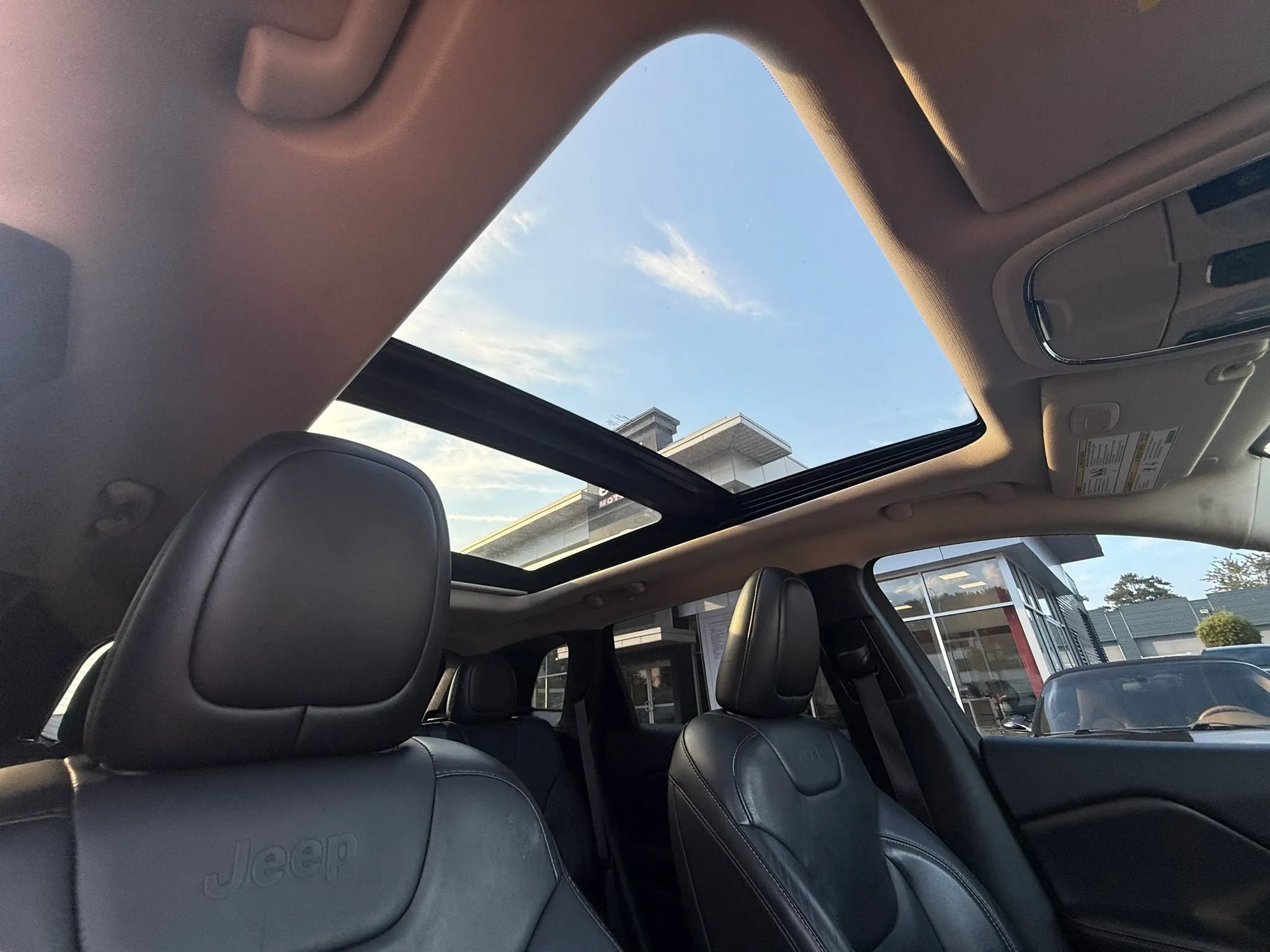 Used 2016 Jeep Cherokee Limited AWD/4WD image 36