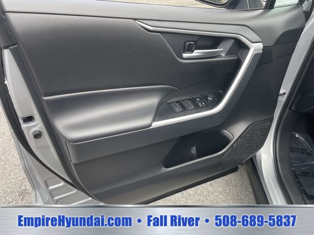 Used 2025 Toyota RAV4 XLE AWD/4WD image 17