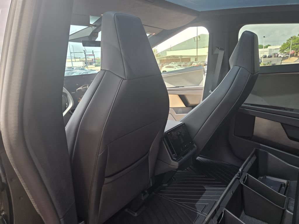 Used 2024 Tesla Cybertruck AWD Crew Cab image 19