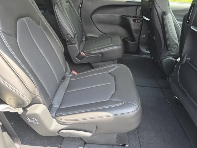 New 2026 Chrysler Pacifica Select image 28
