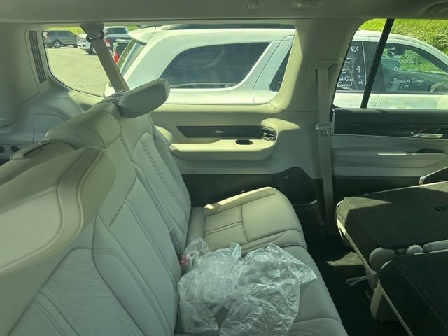 Used 2024 Jeep Wagoneer L 4WD image 15