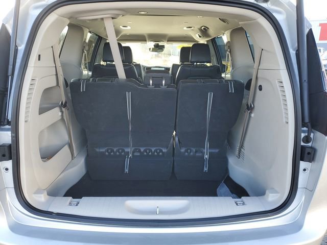 Used 2024 Chrysler Pacifica Touring-L image 28