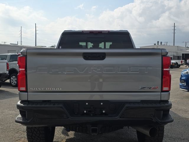Used 2025 Chevrolet Silverado 2500 ZR2 w/ Technology Package image 4