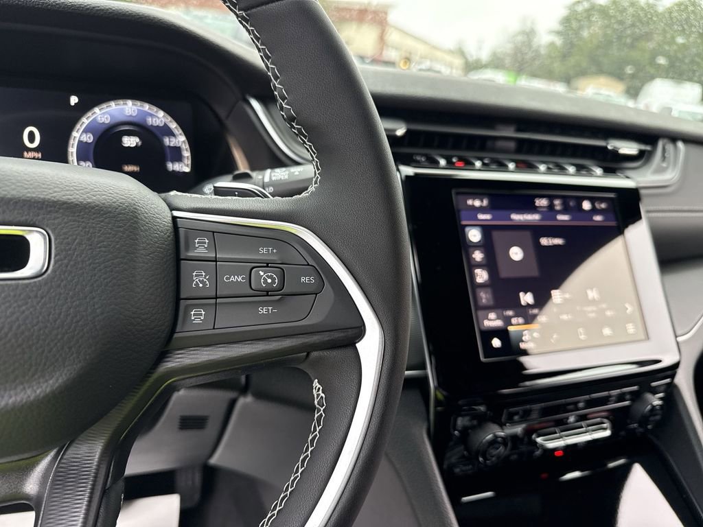 New 2025 Jeep Grand Cherokee Altitude image 15