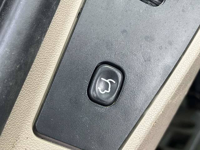 Used 2014 Chrysler Town & Country Touring FWD image 22