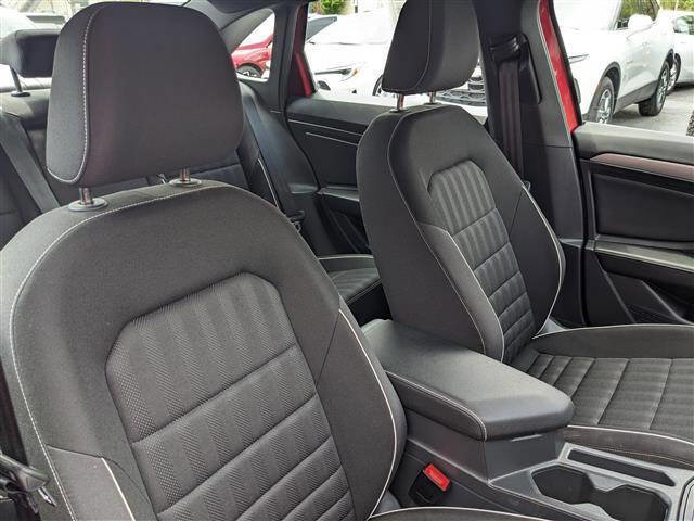 Used 2024 Volkswagen Jetta Sport image 12
