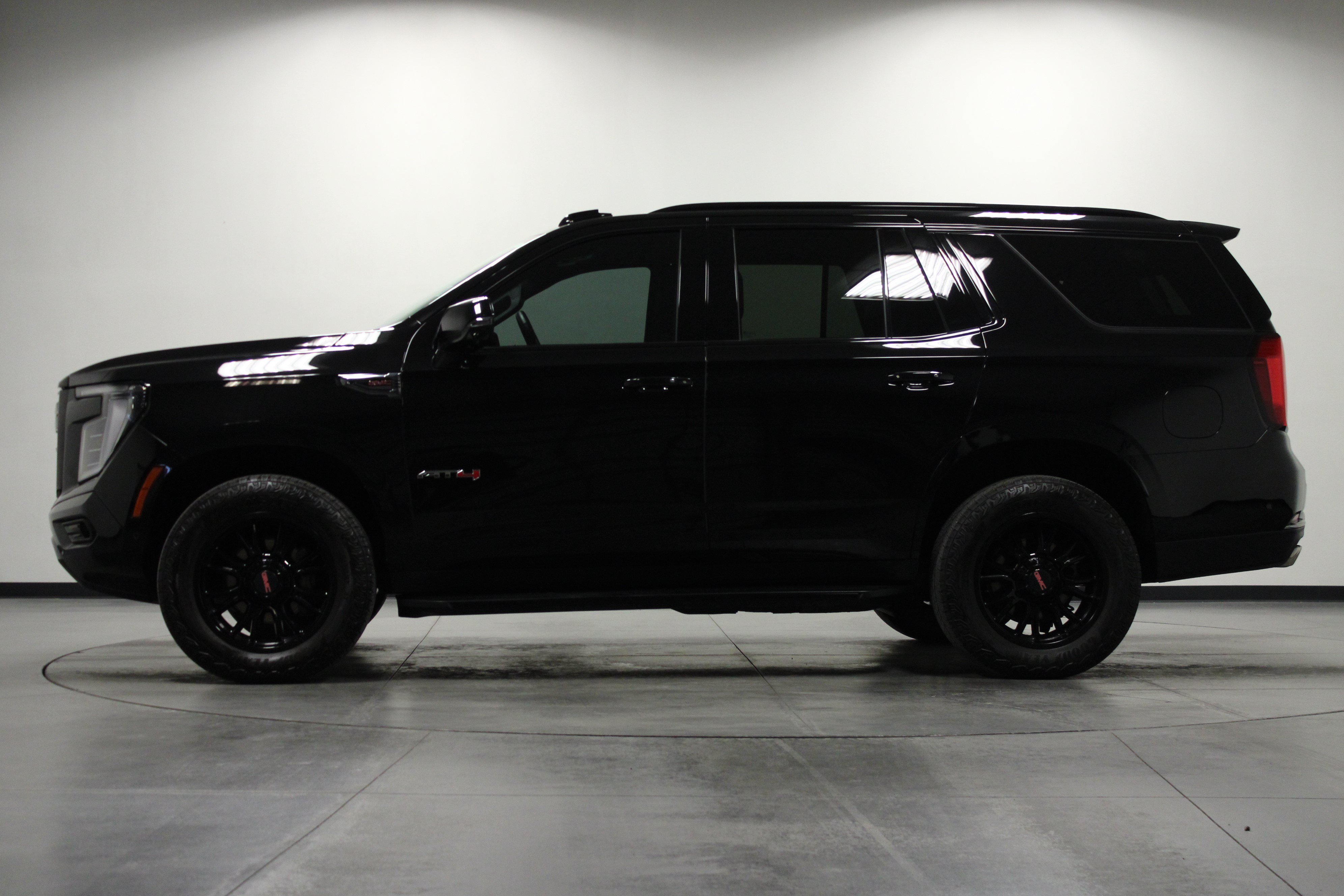 Used 2025 GMC Yukon AT4 AWD/4WD image 7
