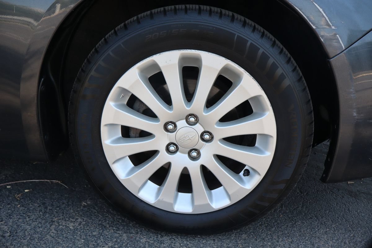 Used 2010 Subaru Impreza 2.5i Premium AWD/4WD image 44