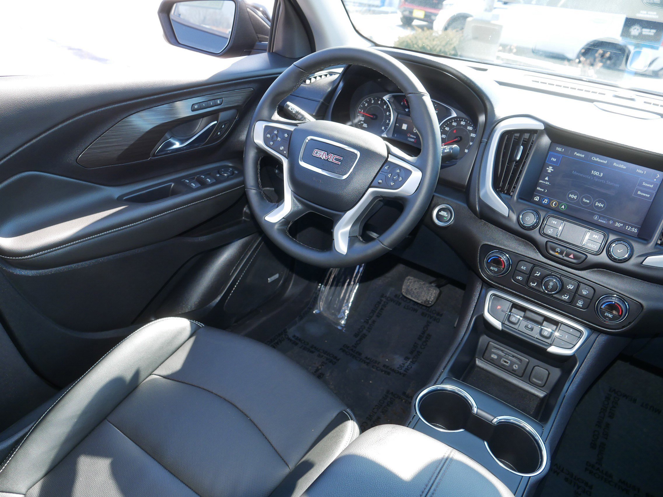 Used 2024 GMC Terrain SLT w/ Infotainment Package II image 9