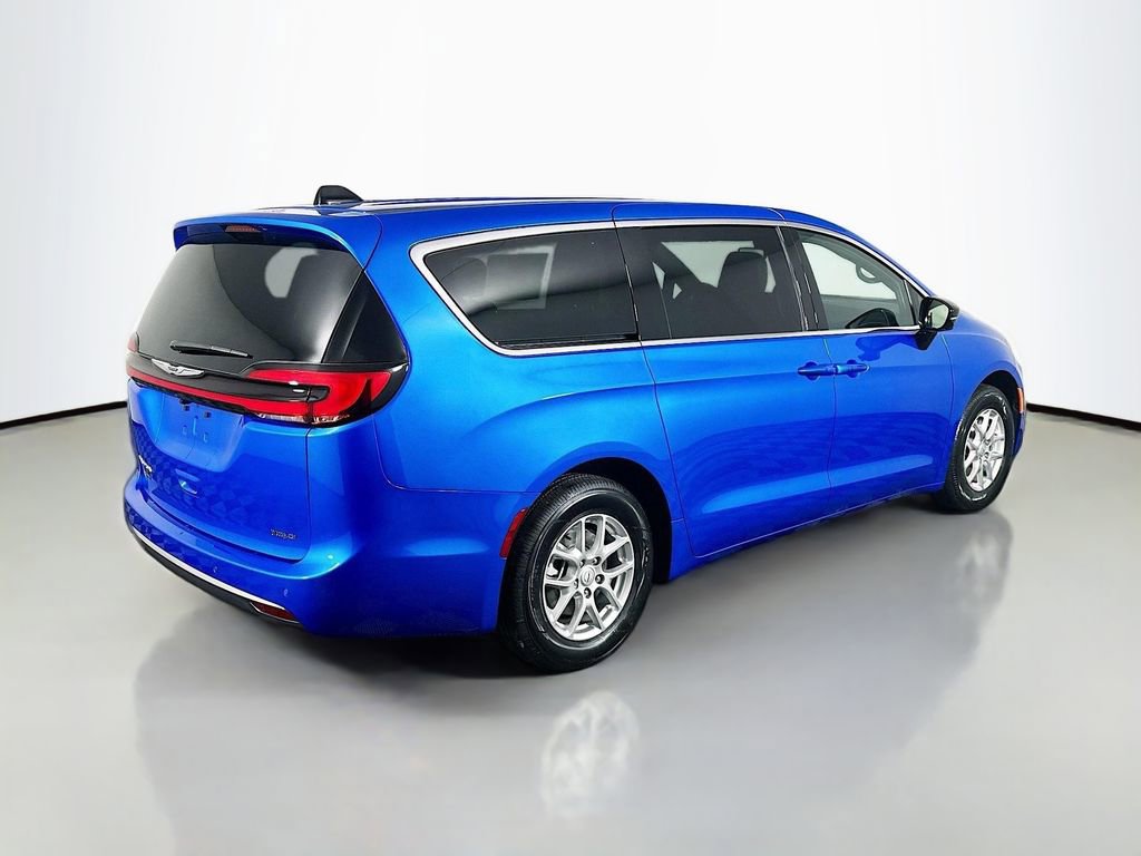 New 2026 Chrysler Pacifica Select image 7