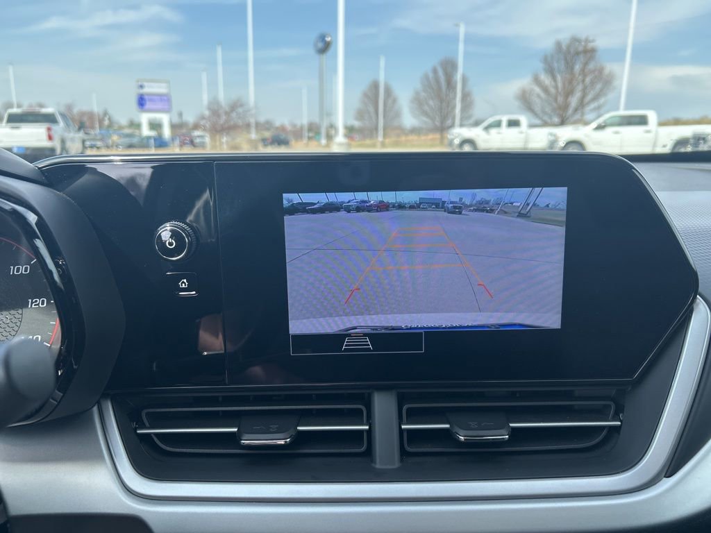 Used 2026 Chevrolet Trax RS w/ Sunroof Package image 37