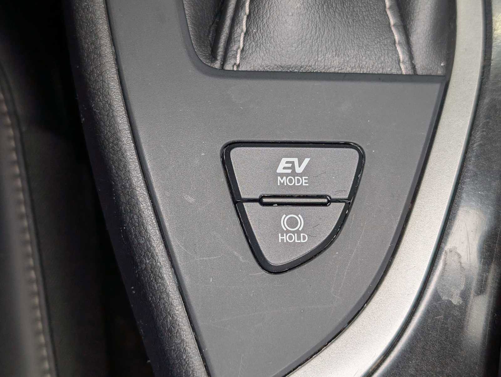 Used 2020 Lexus UX 250h w/ Premium Package image 29