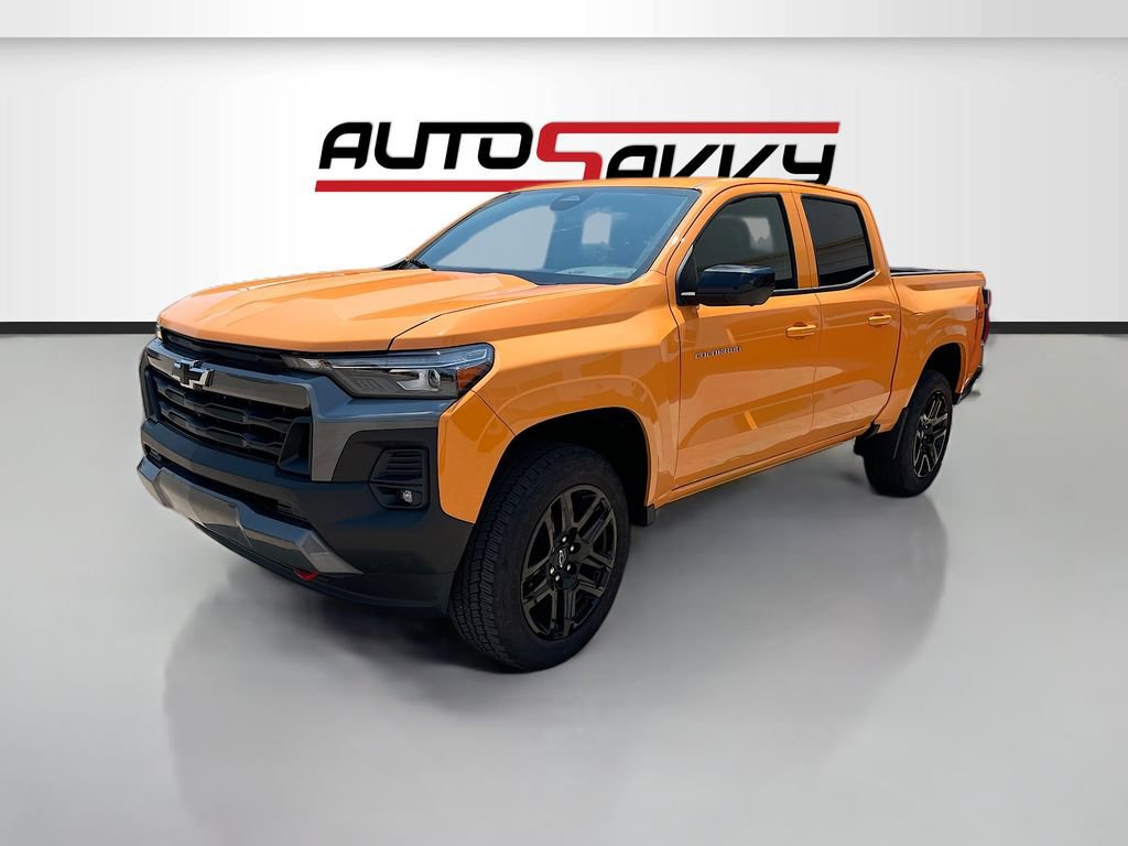 Used 2025 Chevrolet Colorado Z71 w/ Technology Package AWD/4WD image 3