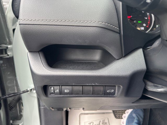 Used 2022 Toyota RAV4 XLE Premium image 13