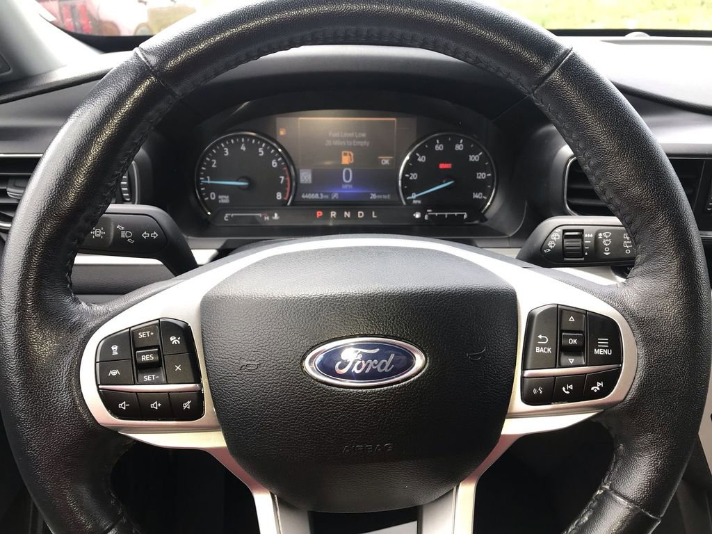 Used 2023 Ford Explorer XLT w/ Equipment Group 202A AWD/4WD image 14