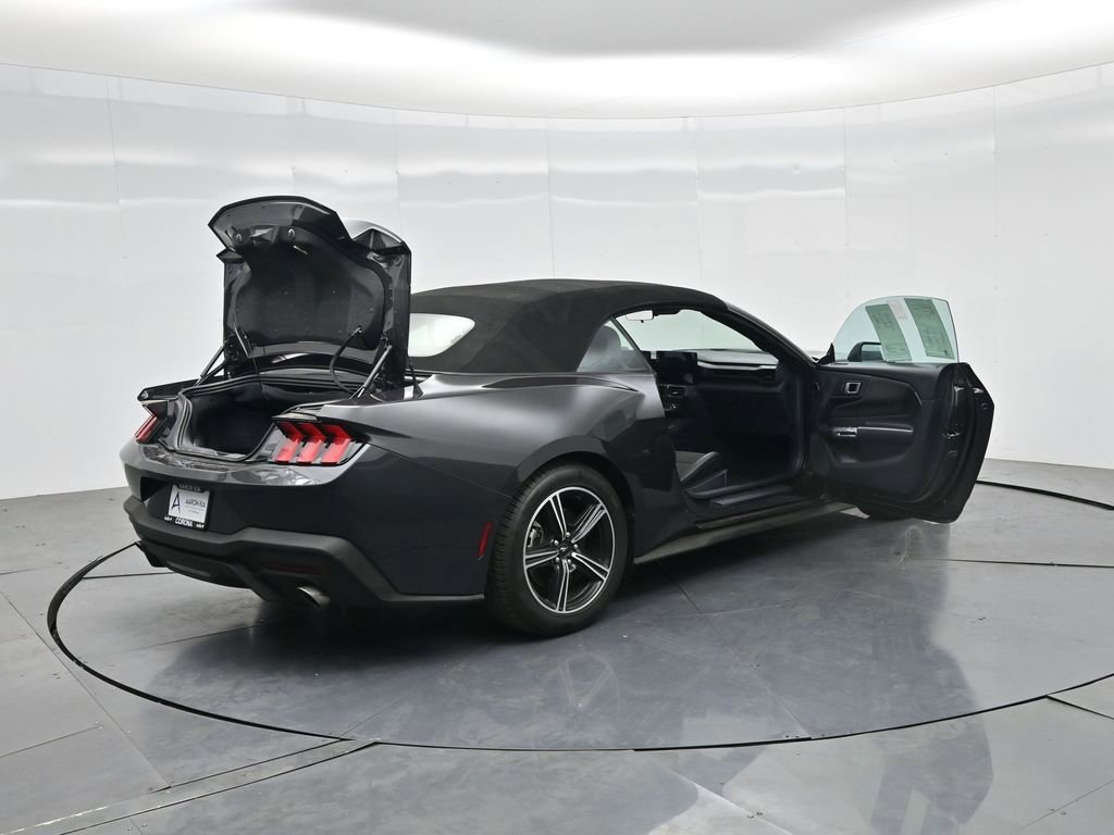 Used 2024 Ford Mustang Convertible image 3