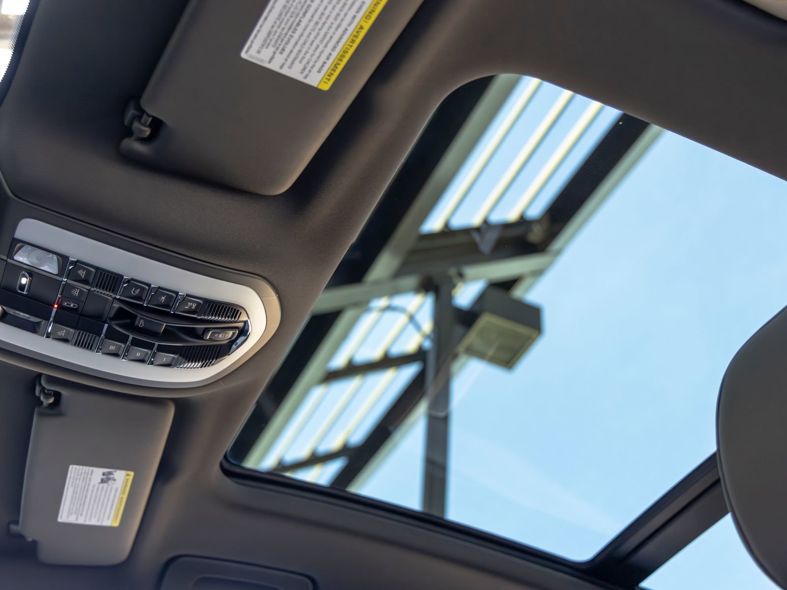 Certified 2026 Porsche Macan image 28