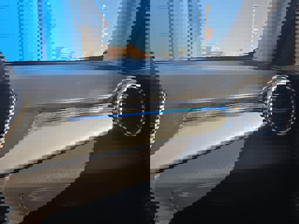 Used 2025 Chevrolet Trax LS w/ LS Convenience Package image 19