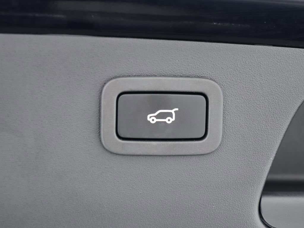 Used 2022 Jaguar E-PACE SE image 43