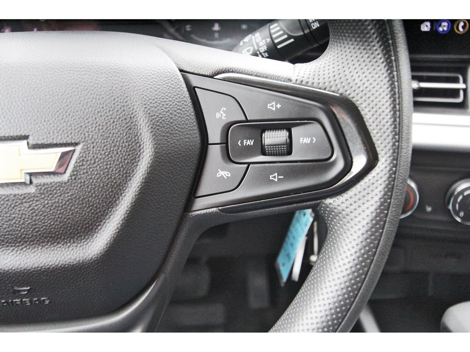 Used 2024 Chevrolet Trax LS w/ LS Convenience Package FWD image 15