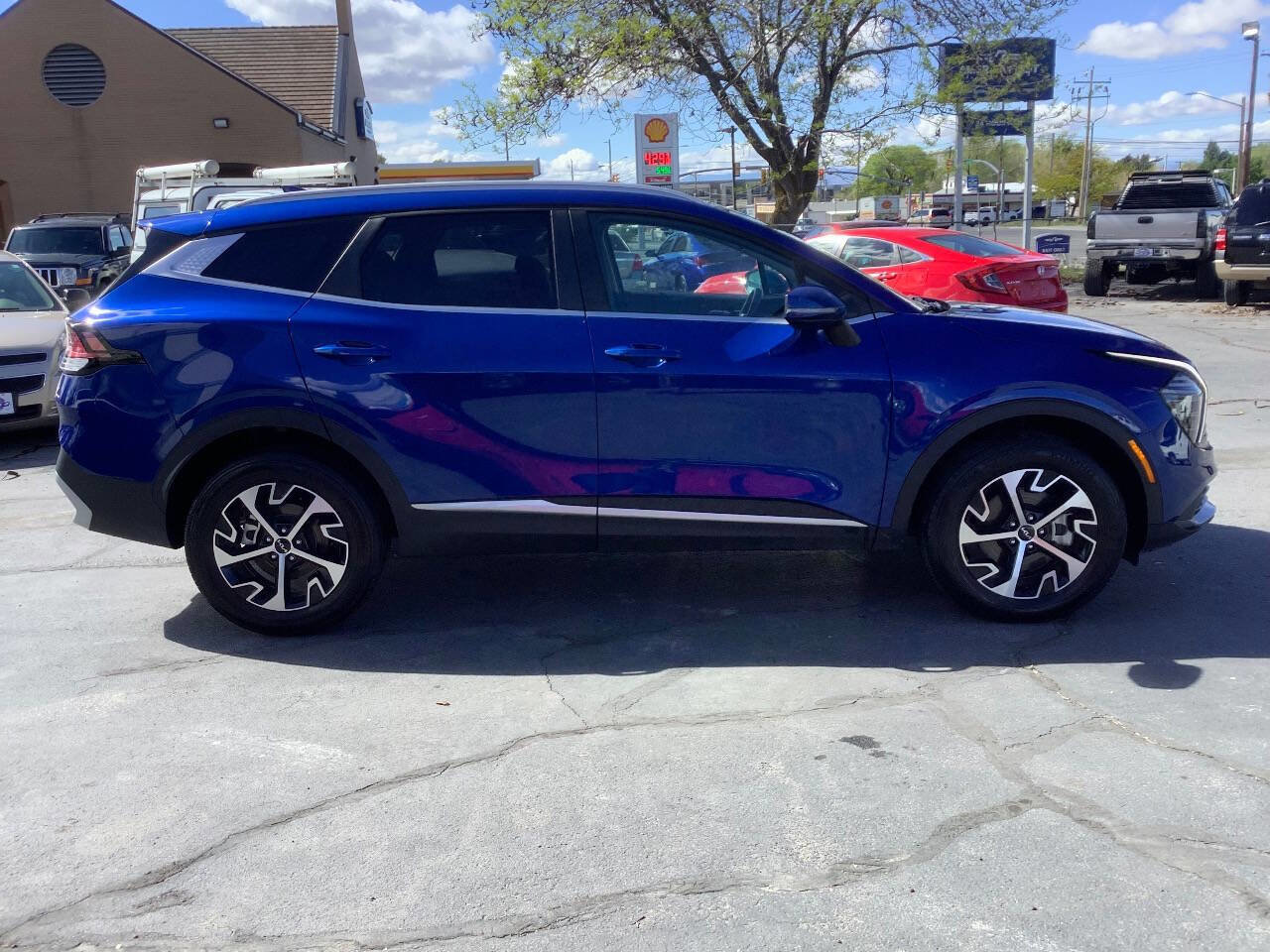 Used 2024 Kia Sportage EX image 9