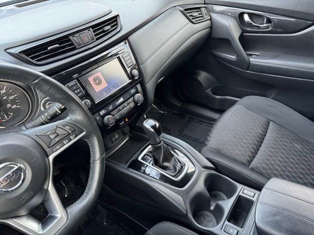 Used 2018 Nissan Rogue SV image 14
