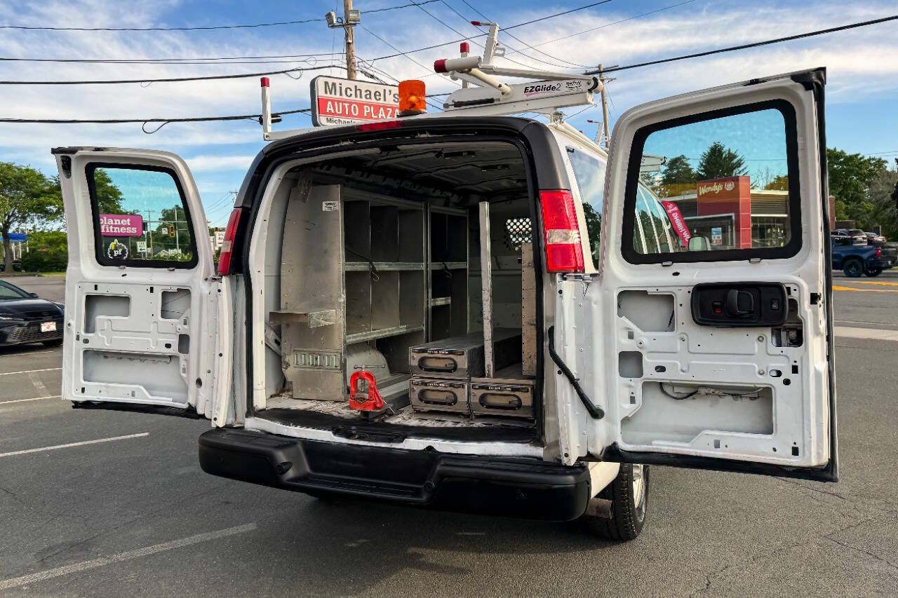 Used 2018 Chevrolet Express 2500 w/ Driver Convenience Package RWD image 21