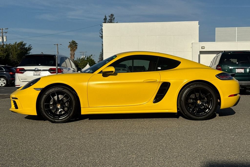 Used 2022 Porsche 718 Cayman RWD image 6