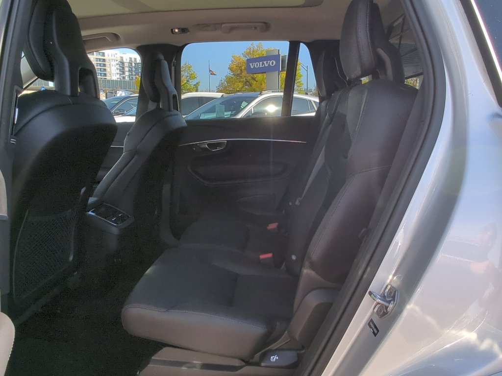 Used 2020 Volvo XC90 T6 Momentum w/ Protection Package AWD/4WD image 9