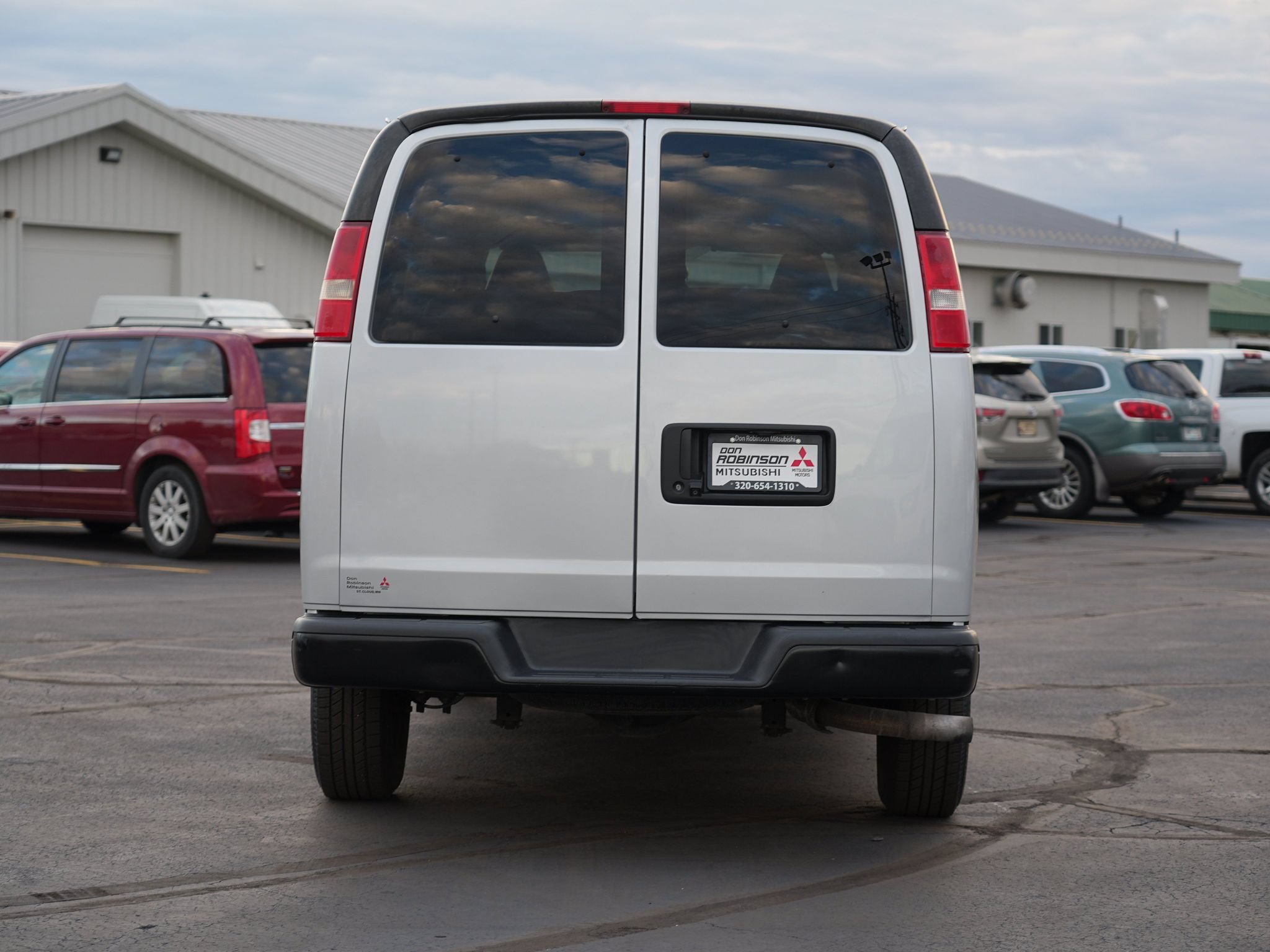 Used 2018 Chevrolet Express 2500 LS w/ Driver Convenience Package RWD image 4
