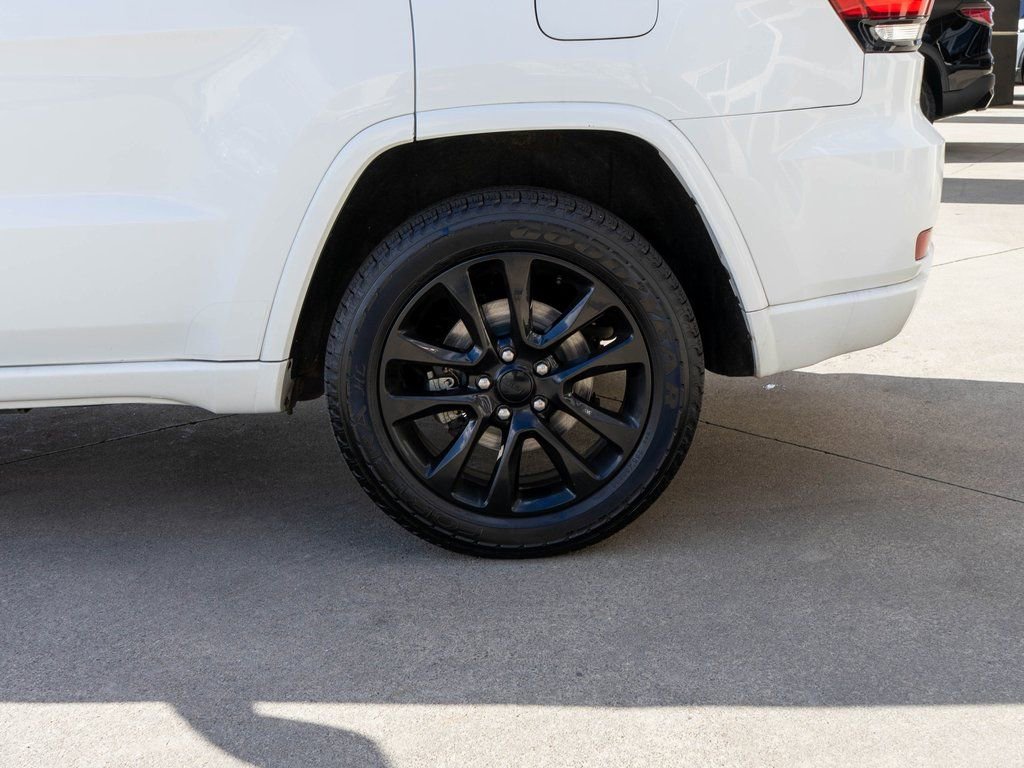 Used 2017 Jeep Grand Cherokee Altitude image 31