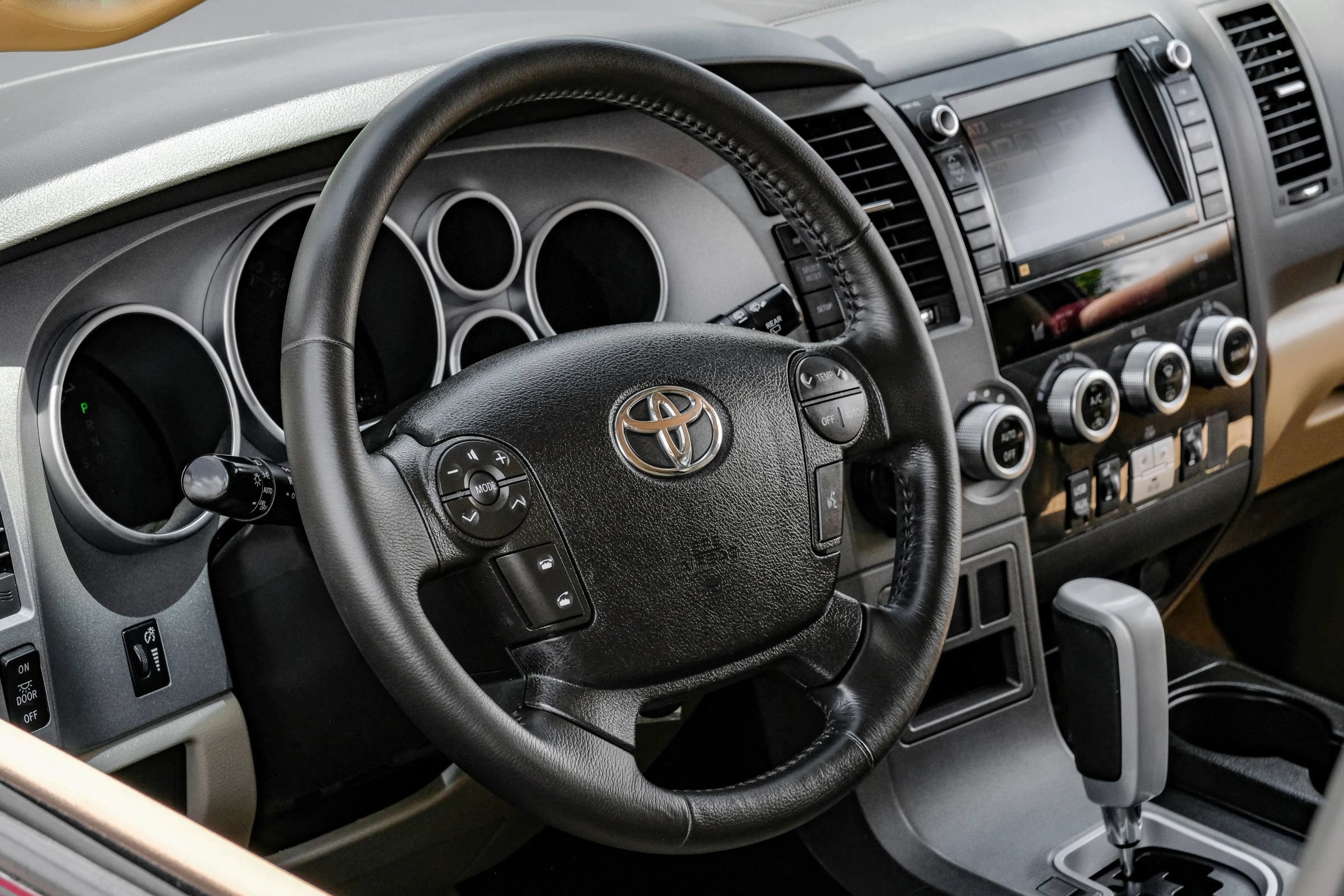 Used 2011 Toyota Sequoia Limited RWD image 13