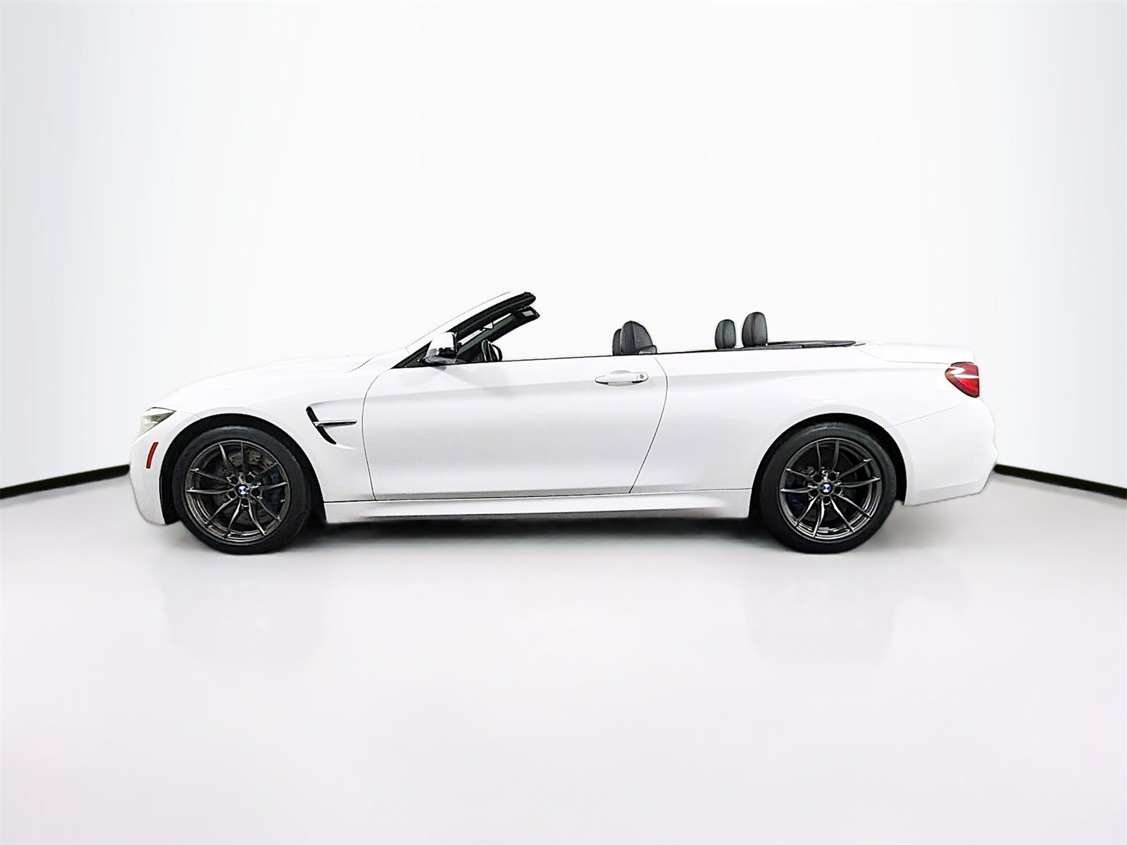 Used 2020 BMW M4 Convertible image 4