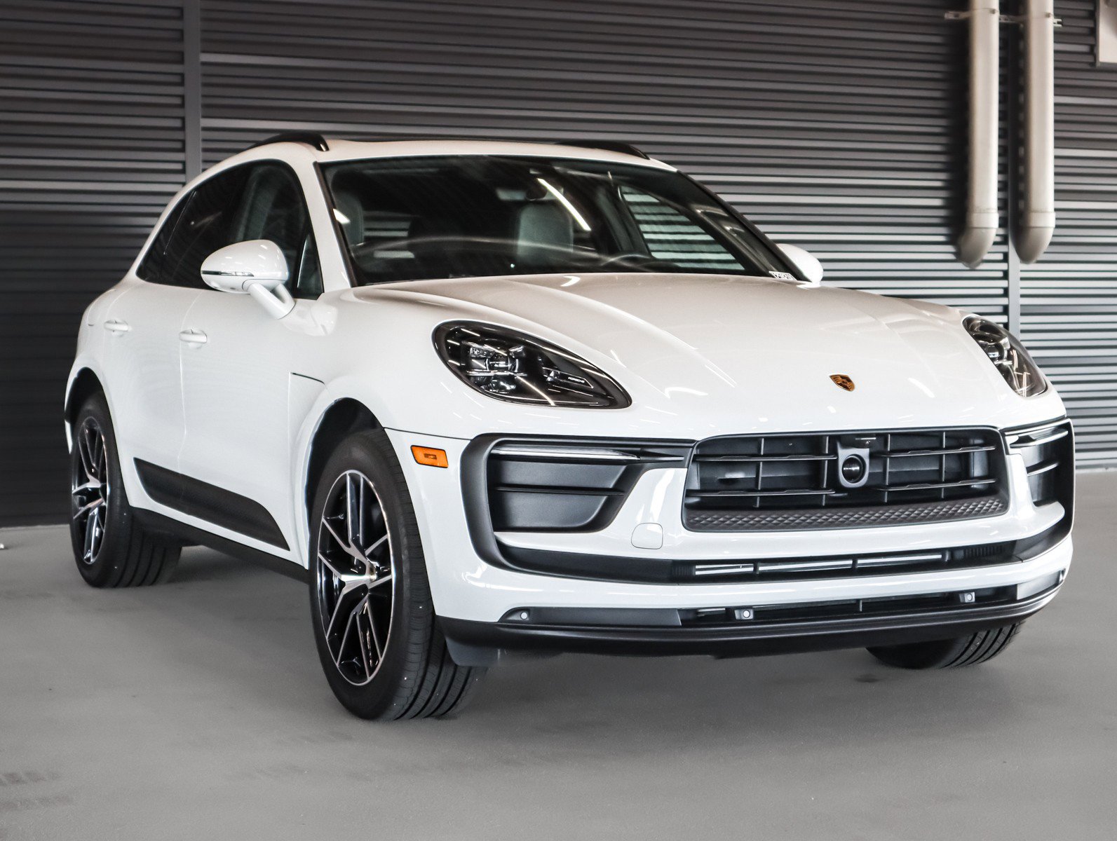 Certified 2024 Porsche Macan image 7