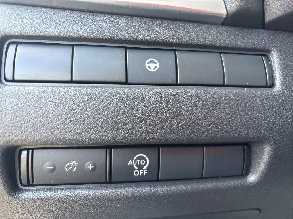 Used 2023 Nissan Rogue SV image 33