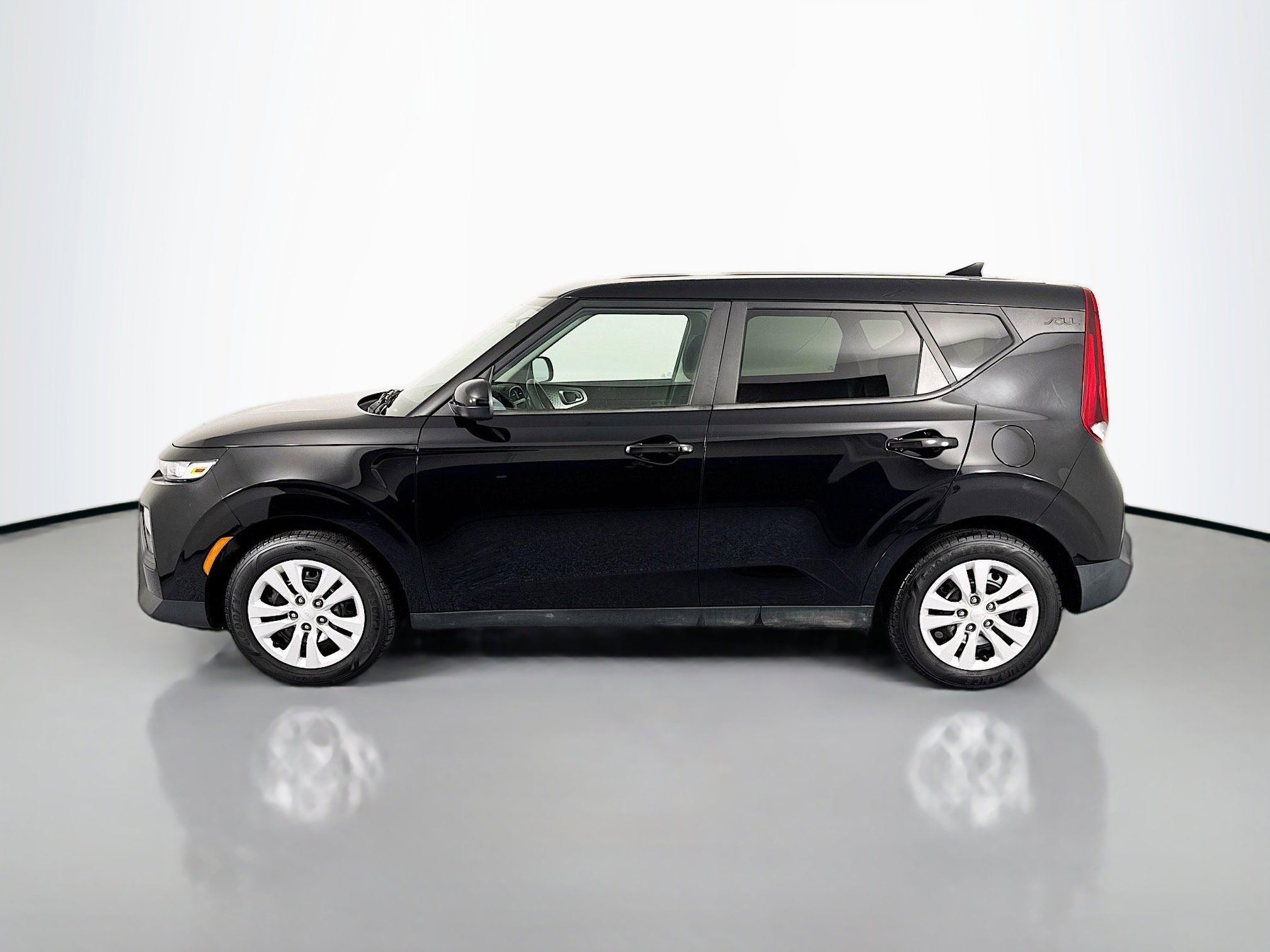 Used 2022 Kia Soul LX image 8