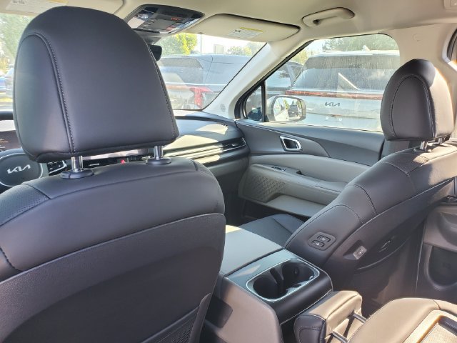 New 2026 Kia Carnival EX FWD image 11