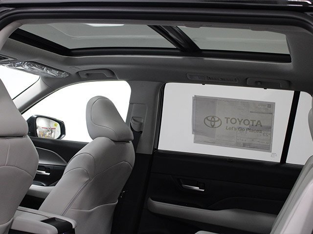 New 2026 Toyota Grand Highlander XLE image 4