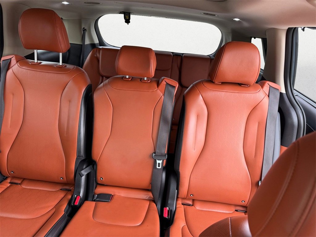 Used 2025 Kia Carnival SX w/ SX Dark Edition Package image 13