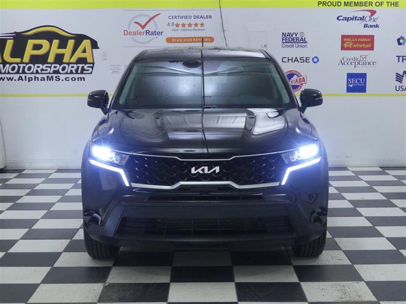Used 2023 Kia Sorento LX image 2