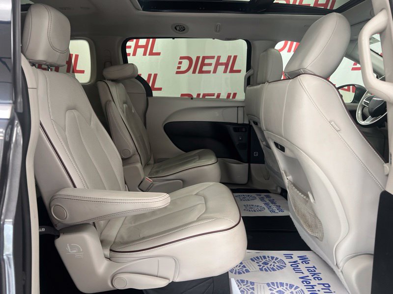 Used 2019 Chrysler Pacifica Limited FWD image 11