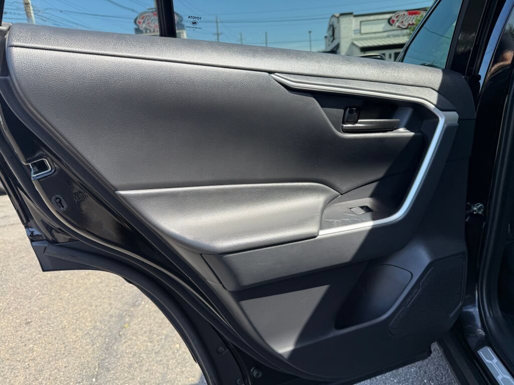 Used 2023 Toyota RAV4 LE AWD/4WD image 22