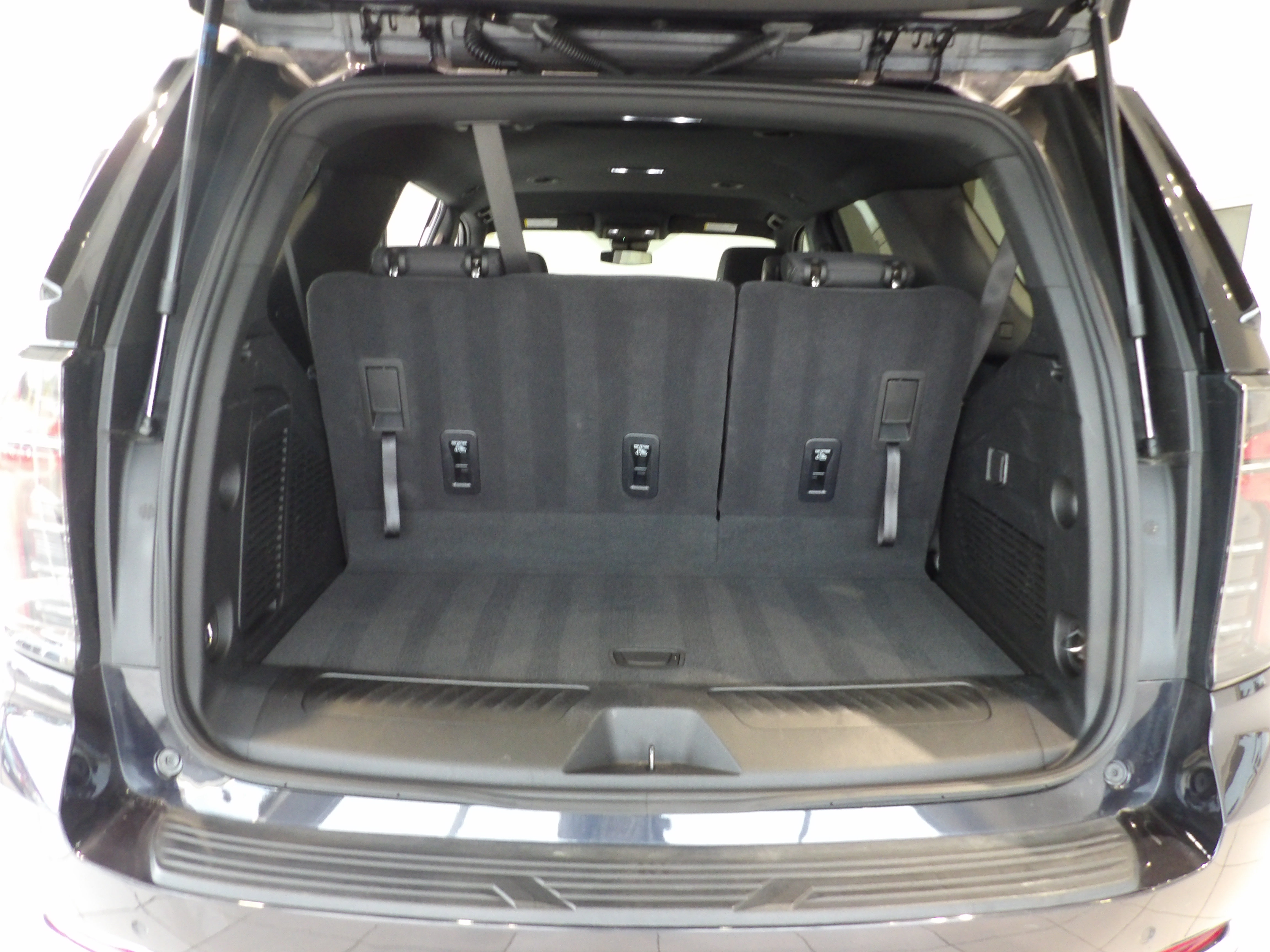 Used 2025 Chevrolet Tahoe LS AWD/4WD image 20