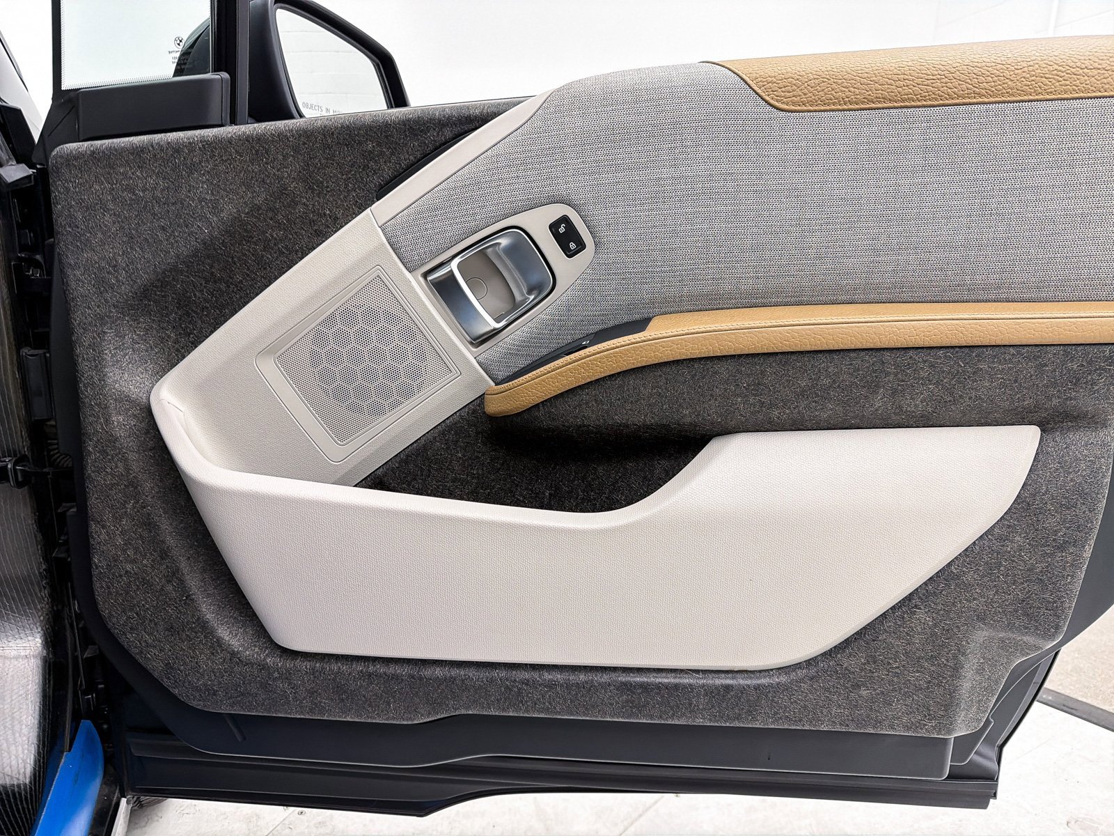 Used 2015 BMW i3 w/ Range Extender image 23